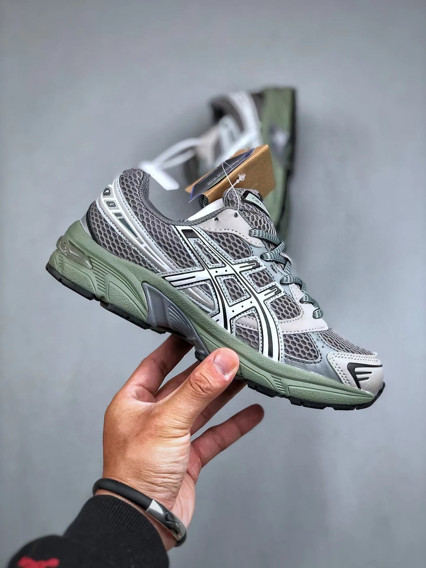 olive-green (color)