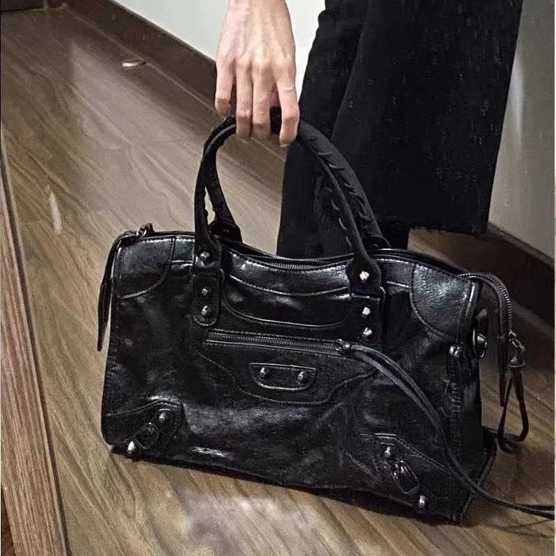 Le city soft suede rivet cover layer cowhide crossbody handbag