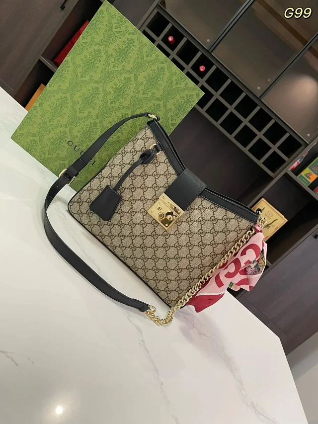 Gucci Crossbody Bags Quilted GG-logo chain flap bag product detail image 14