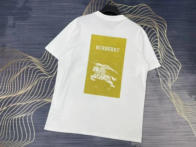 Burberry T-Shirts Short-Sleeve Check Panel T-Shirt with Equestrian Knight Graphic product detail image 12