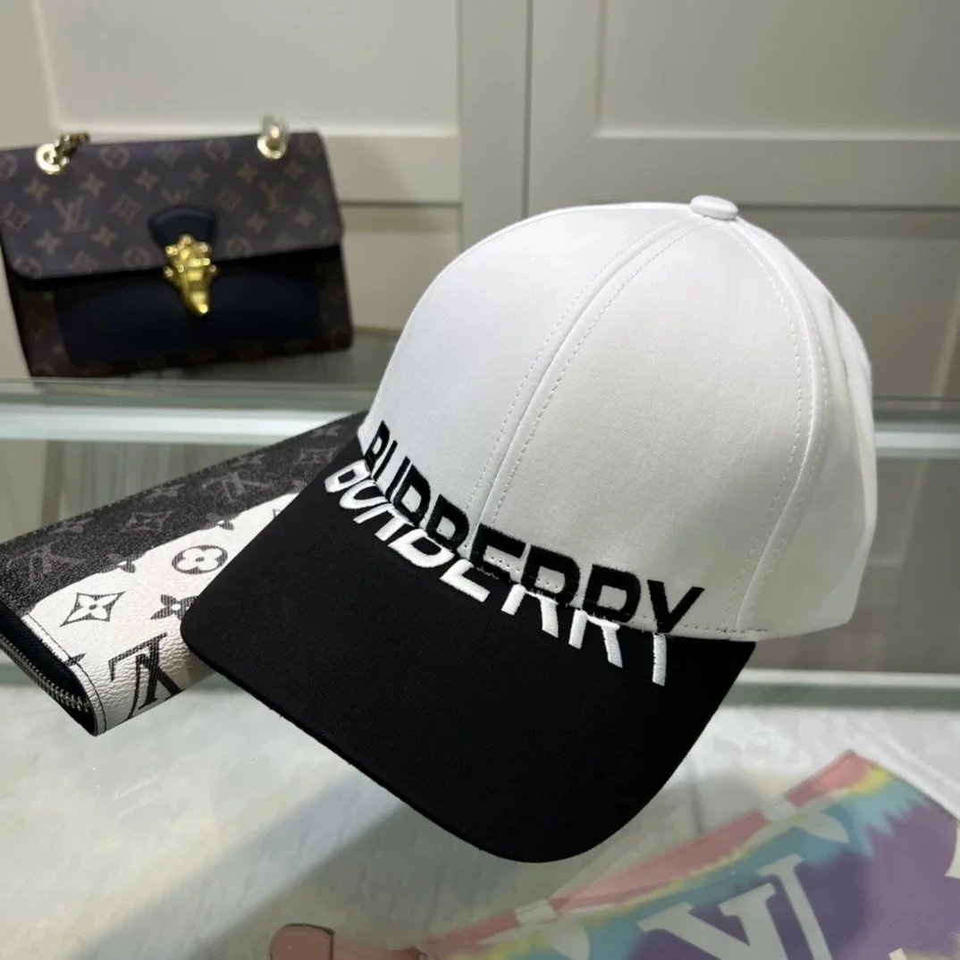 Burberry Logo-Embroidered Black Baseball Cap - 29