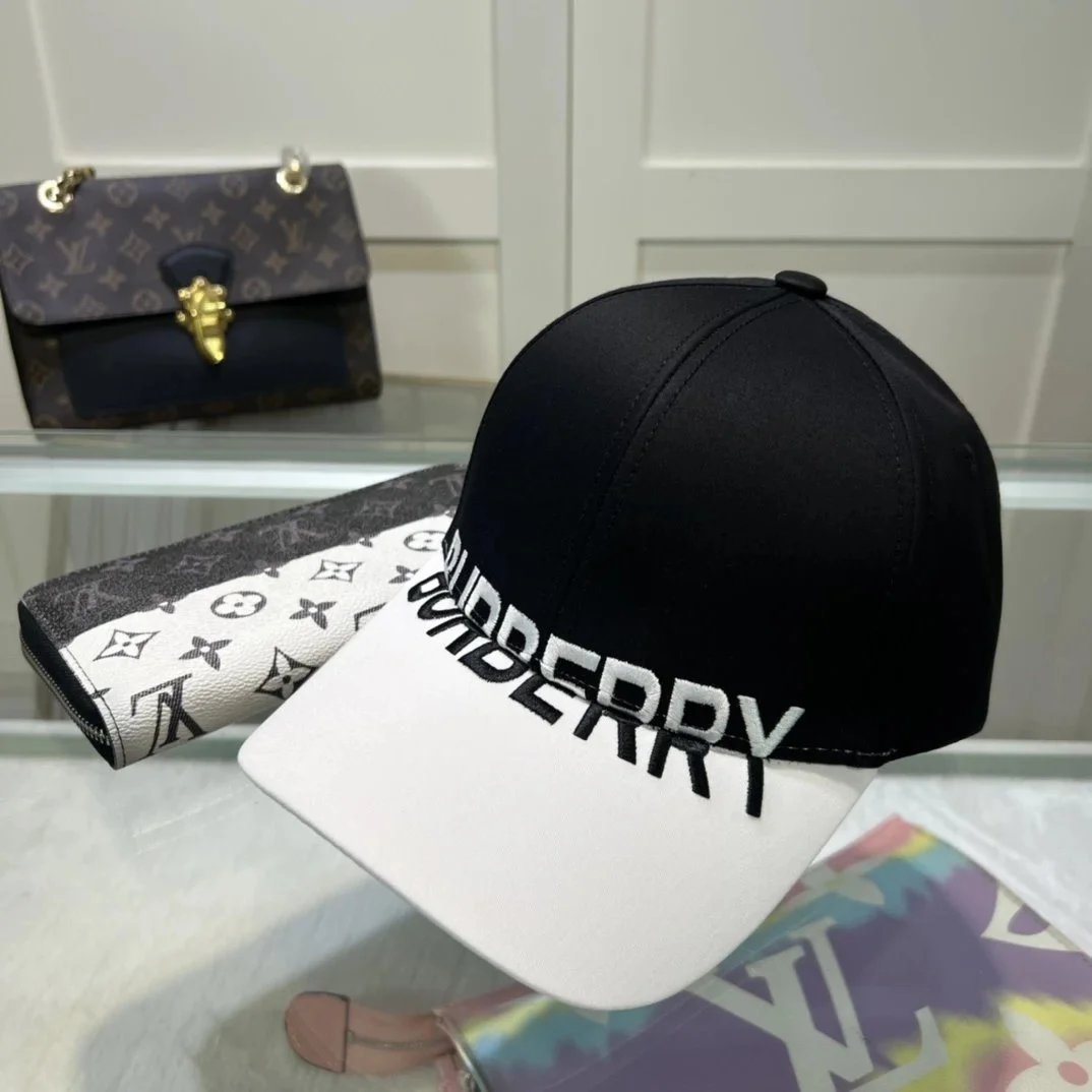 Burberry Logo-Embroidered Black Baseball Cap - 32