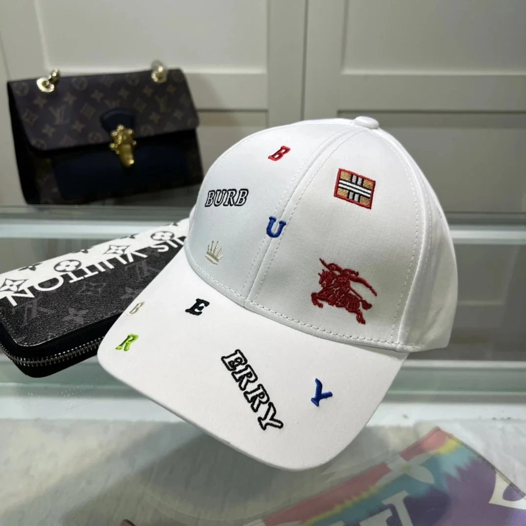 Burberry Logo-Embroidered Black Baseball Cap - 40
