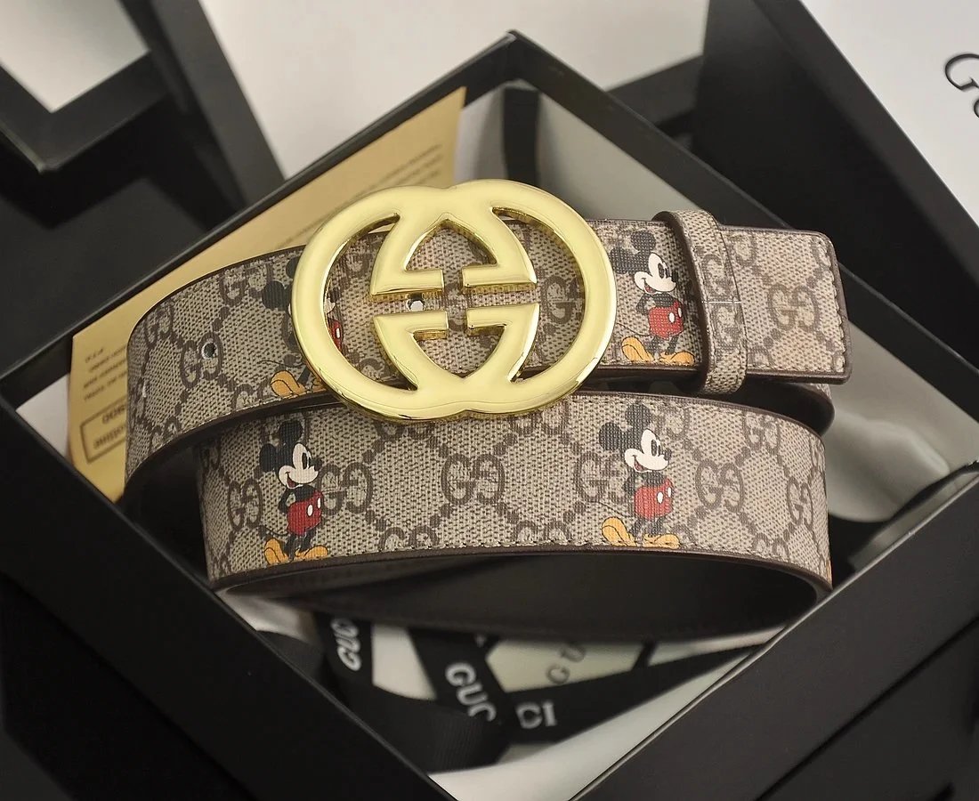 Gucci GG Supreme Mickey Mouse 