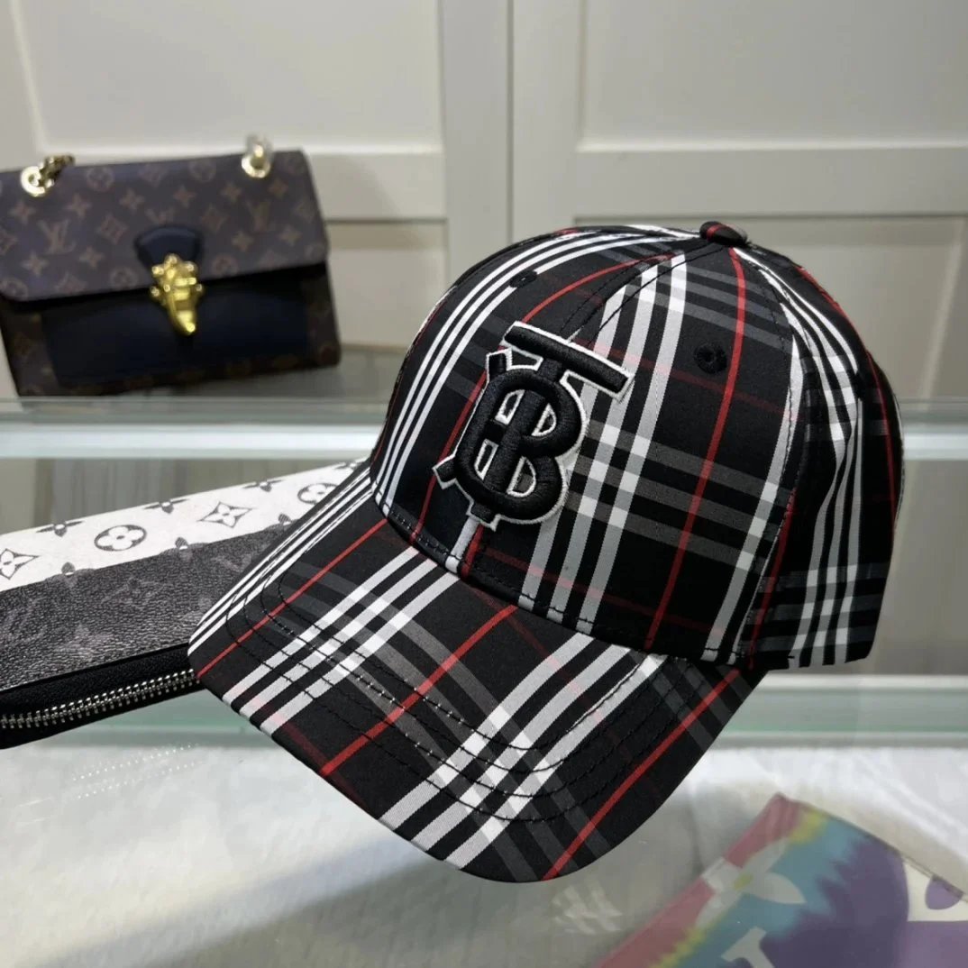 Burberry Logo-Embroidered Black Baseball Cap - 35