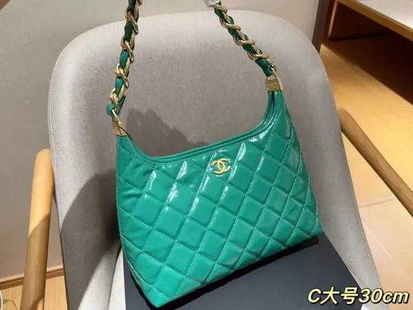 Chanel 22 Bag White Quilted Patent Leather Shoulder Bag - 20