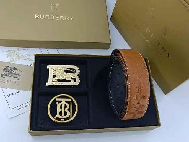 Burberry Belts Reversible check-pattern belt with interchangeable monogram buckles product detail image 14