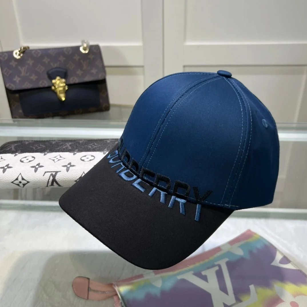 Burberry Logo-Embroidered Black Baseball Cap - 33