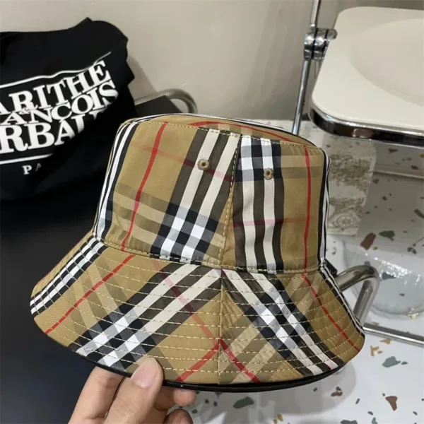 Burberry Vintage Check Bucket Hat Beige Multicolor - 26