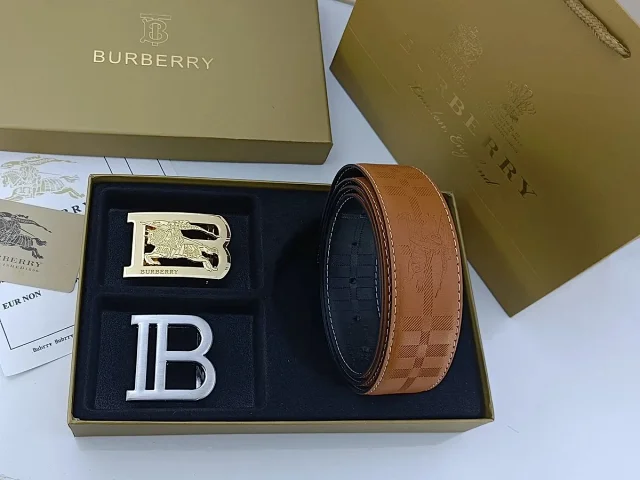Burberry Belts Reversible check-pattern belt with interchangeable monogram buckles product detail image 15