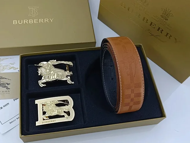 Burberry Belts Reversible check-pattern belt with interchangeable logo buckles product detail image 12