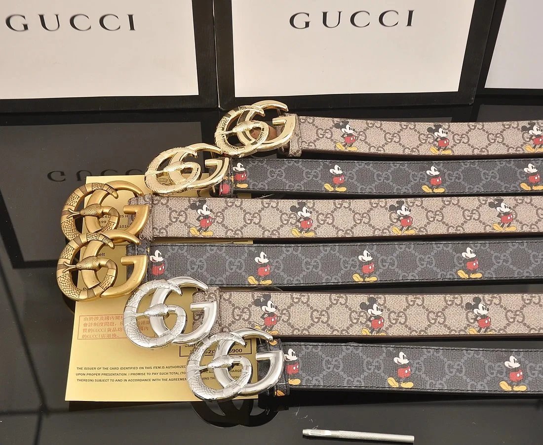 Gucci GG Supreme Mickey Mouse 