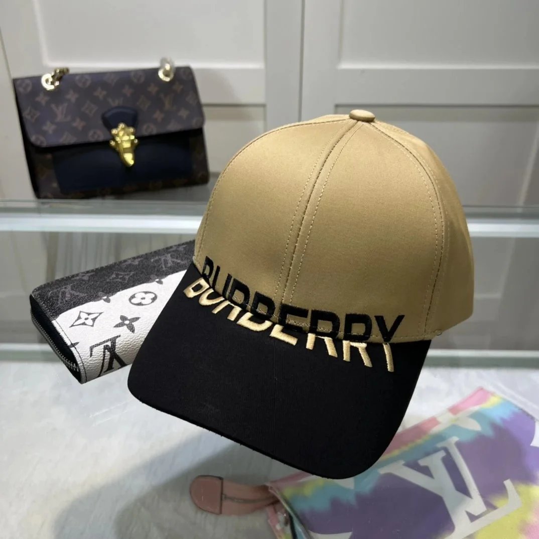 Burberry Logo-Embroidered Black Baseball Cap - 31