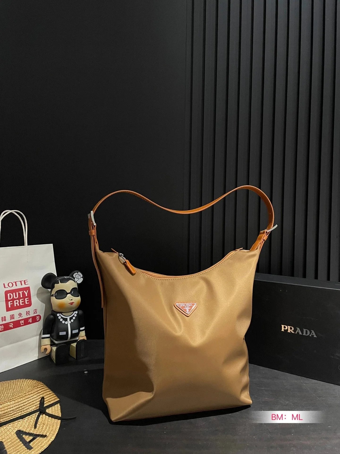 Prada Re-Edition 2005 Straw Tote Bag Beige/Black - 25