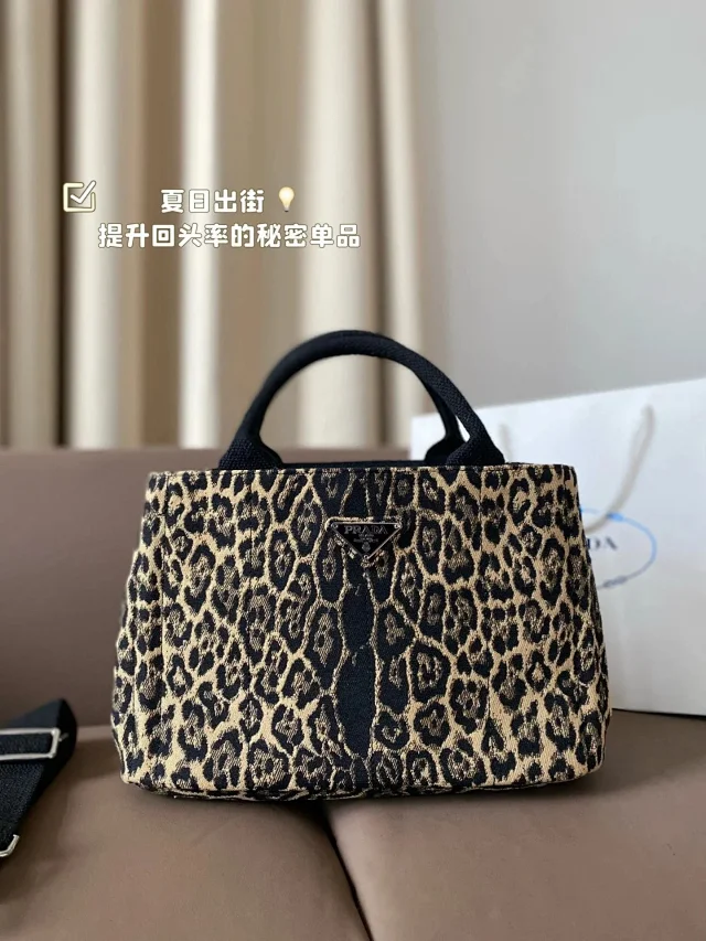 Prada Handbags Woven Crochet Tote product detail image 29