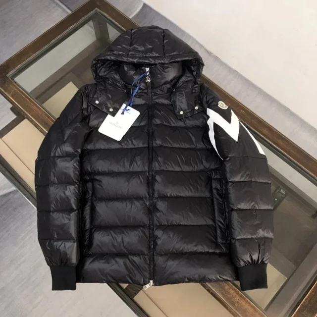 Moncler Down Jackets Hooded quilted jacket product detail image 31