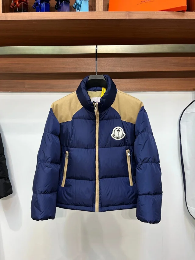 The North Face Down Jackets Color-blocked puffer jacket product detail image 42