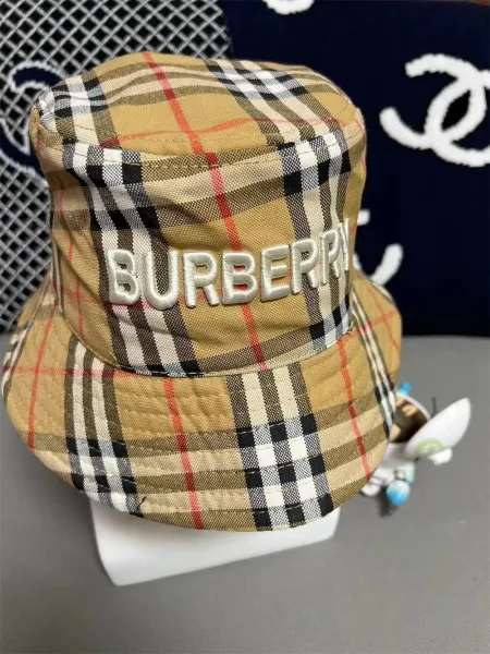 Burberry Vintage Check Bucket Hat Beige Multicolor - 29