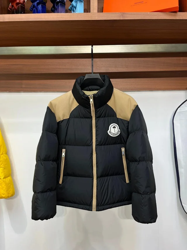 The North Face Down Jackets Color-blocked puffer jacket product detail image 40
