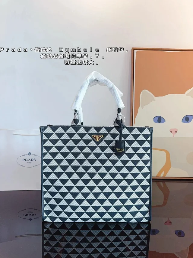 Prada Handbags Woven Crochet Tote product detail image 31