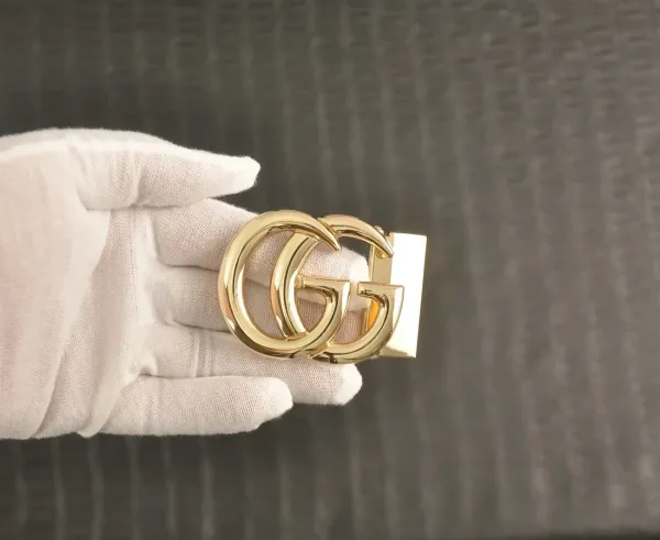 Gucci Disney x Gucci Micky Mouse GG Supreme Belt with Interchangeable Gold and Silver Double G Buckles - 2