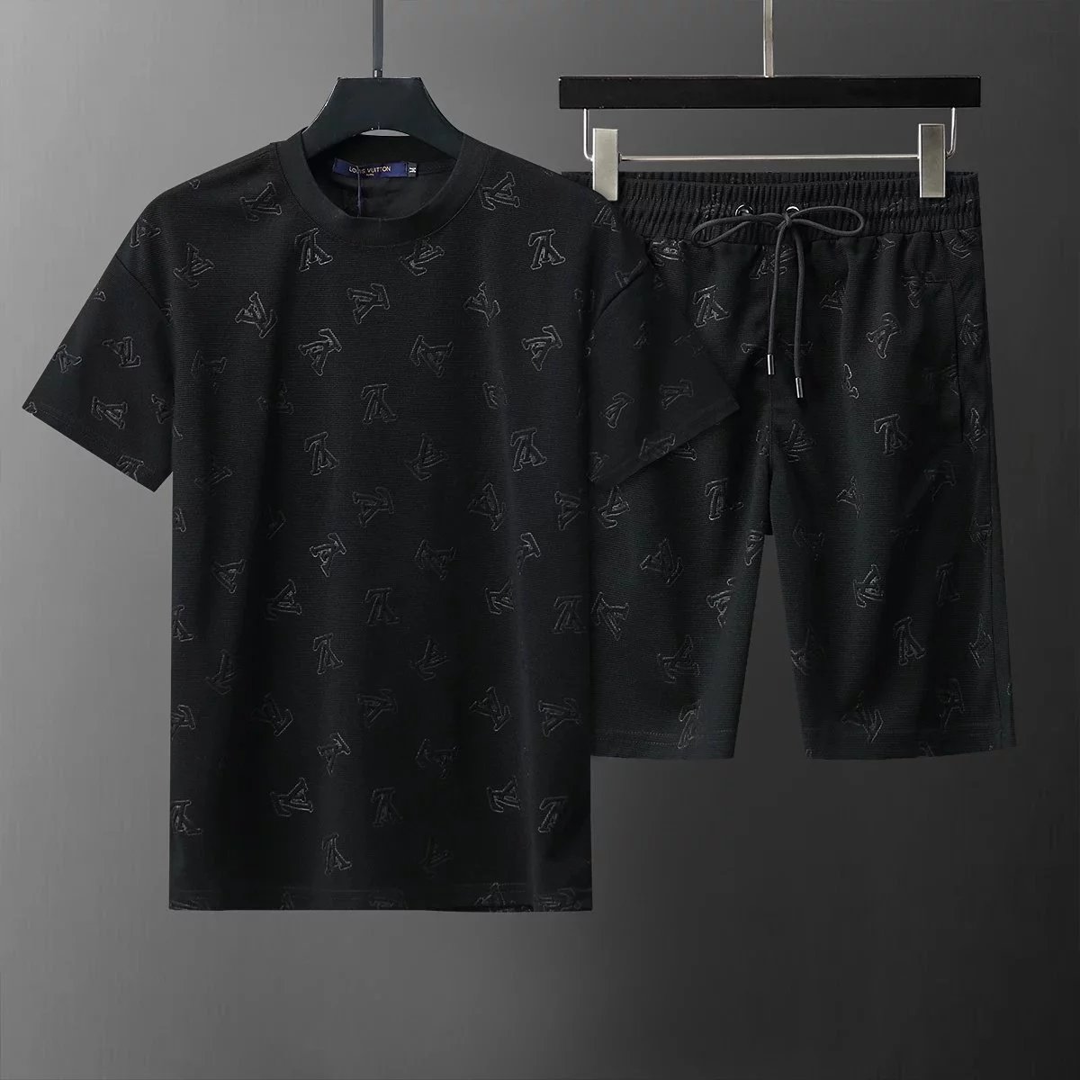 Design Louis Vuitton Logo Print White T-Shirt and Shorts Set Sets - 16