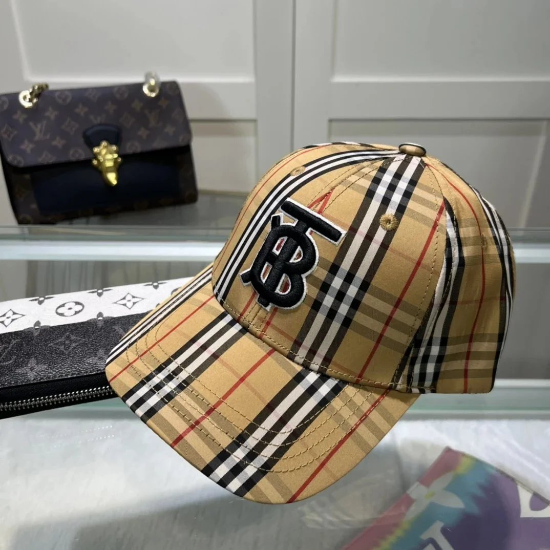 Burberry Logo-Embroidered Black Baseball Cap - 34