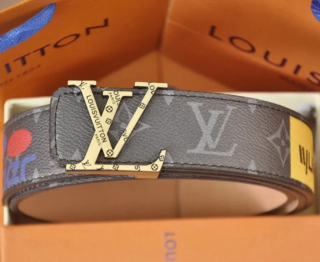 Louis Vuitton Belts Embossed Leather Belt with LV Initial Buckle product detail image 5