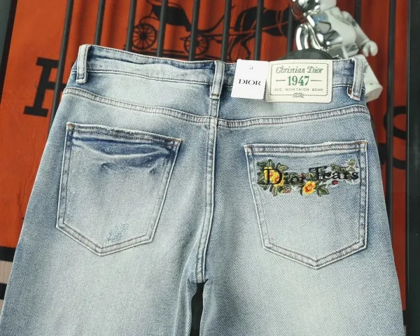 Louis Vuitton x Dior Collaboration Logo Print T-Shirt and Distressed Denim Jeans Set - 5