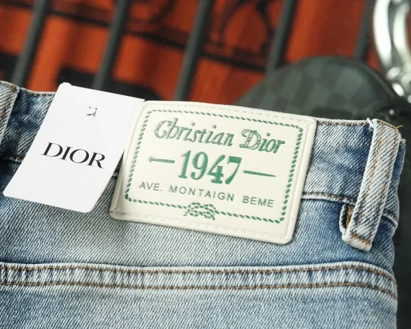Louis Vuitton x Dior Collaboration Logo Print T-Shirt and Distressed Denim Jeans Set - 8