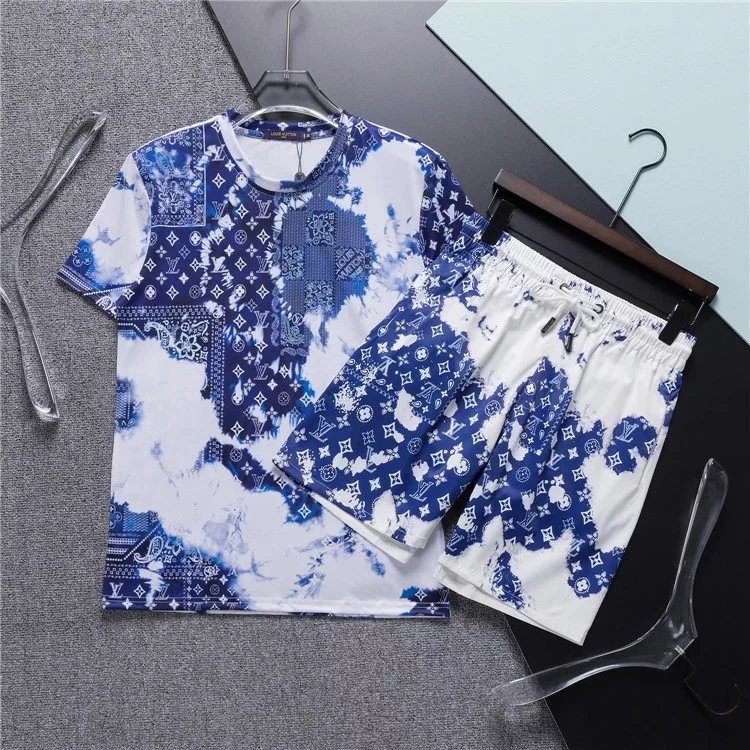 Design Louis Vuitton Logo Print White T-Shirt and Shorts Set Sets - 20