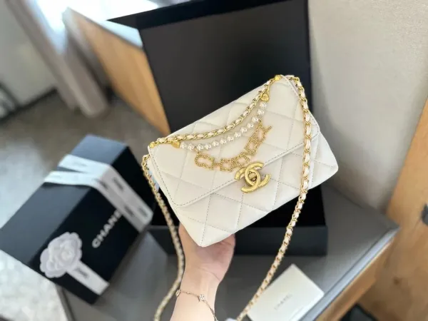 Chanel 22 Bag White Quilted Patent Leather Shoulder Bag - 25