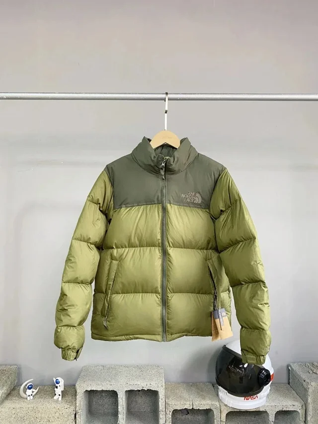 The North Face Down Jackets Color-blocked puffer jacket product detail image 11