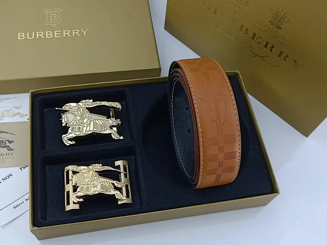 Burberry Belts Reversible check-pattern belt with interchangeable logo buckles product detail image 13