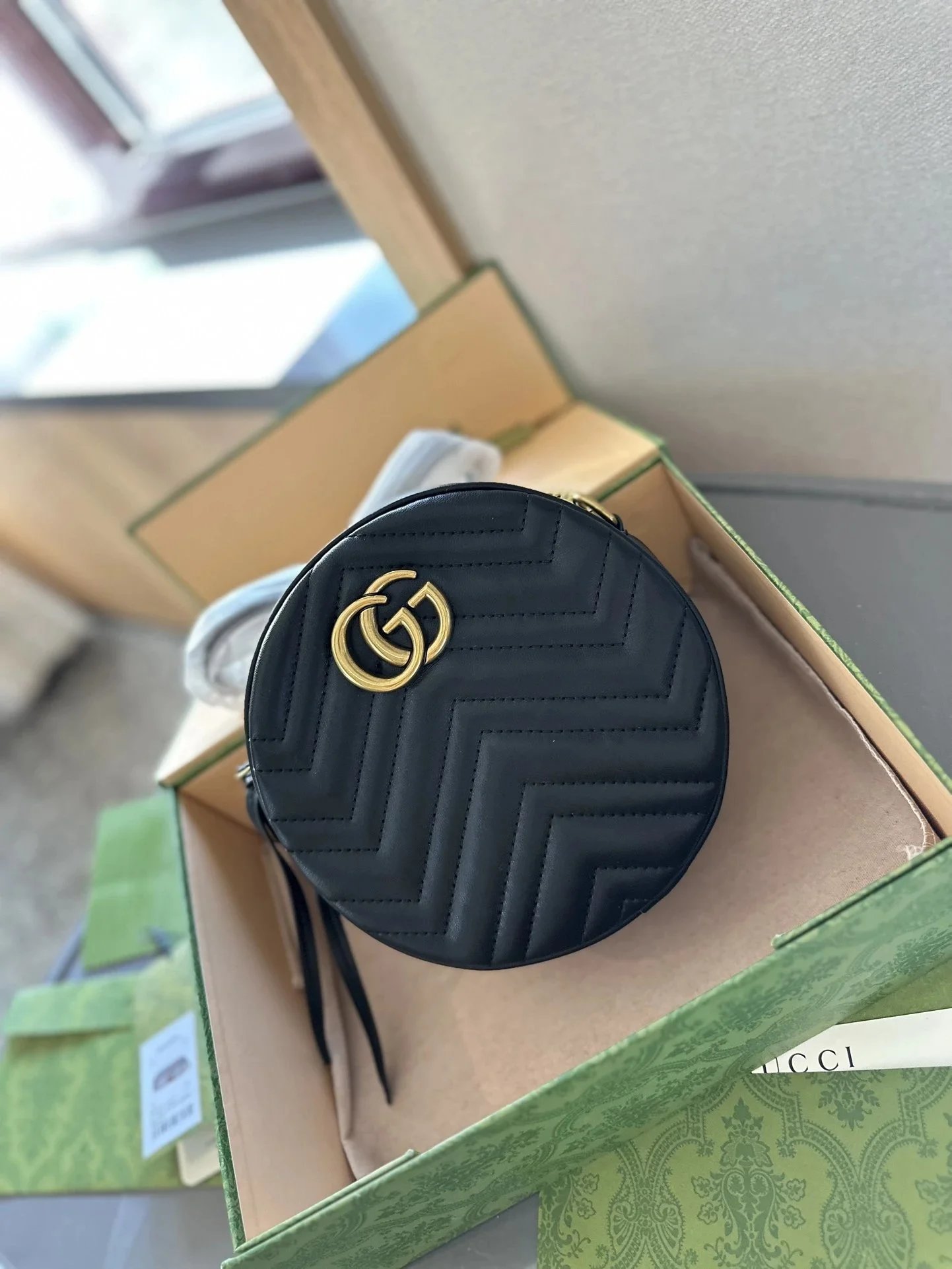 Gucci GG Marmont Round Shoulde