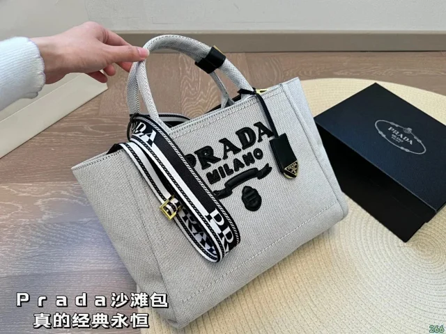 Prada Handbags Grained Tote Bag product detail image 18