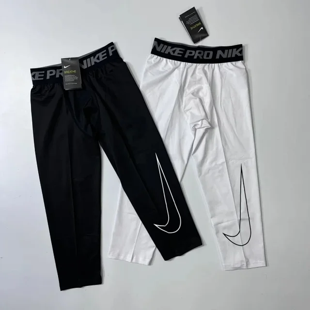 Nike T-Shirts Performance training T-shirt with contrast flatlock seams and oversized Swoosh product detail image 10