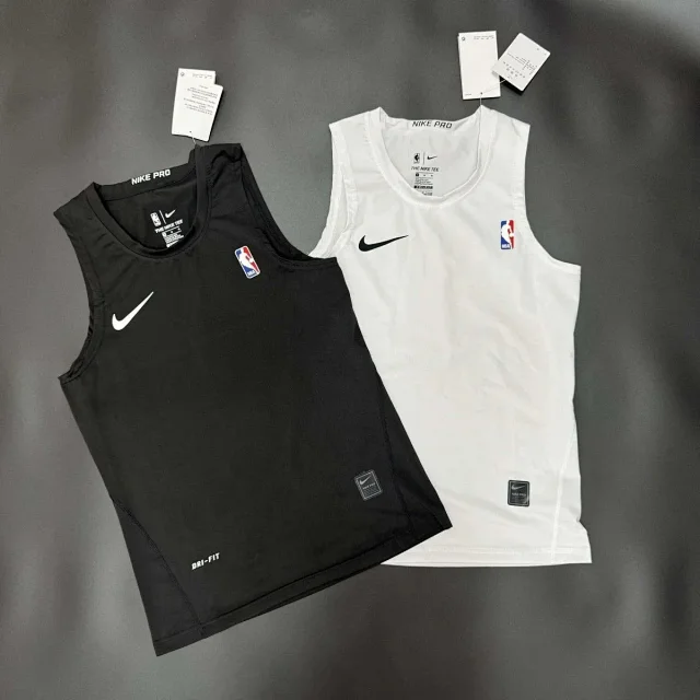 Nike T-Shirts Performance training T-shirt with contrast flatlock seams and oversized Swoosh product detail image 5