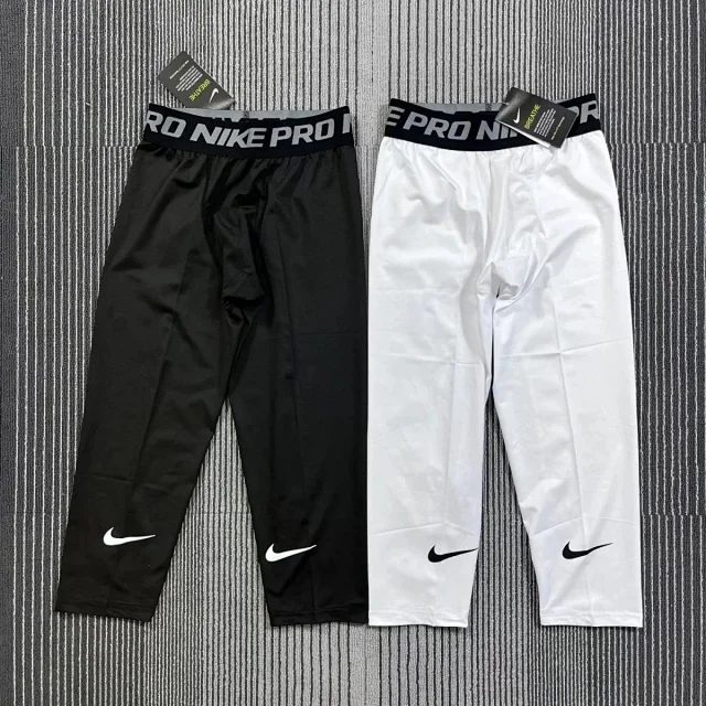 Nike T-Shirts Performance training T-shirt with contrast flatlock seams and oversized Swoosh product detail image 11