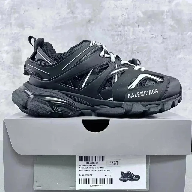 Balenciaga Sneakers Track.3 product detail image 8