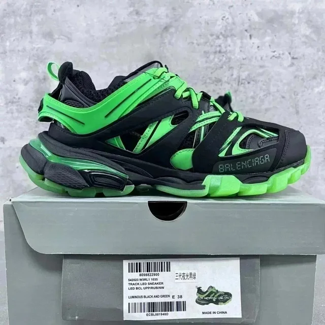 Balenciaga Sneakers Track.3 product detail image 7