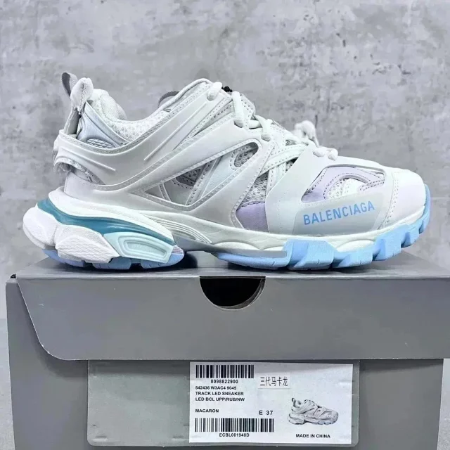 Balenciaga Sneakers Track.3 product detail image 6