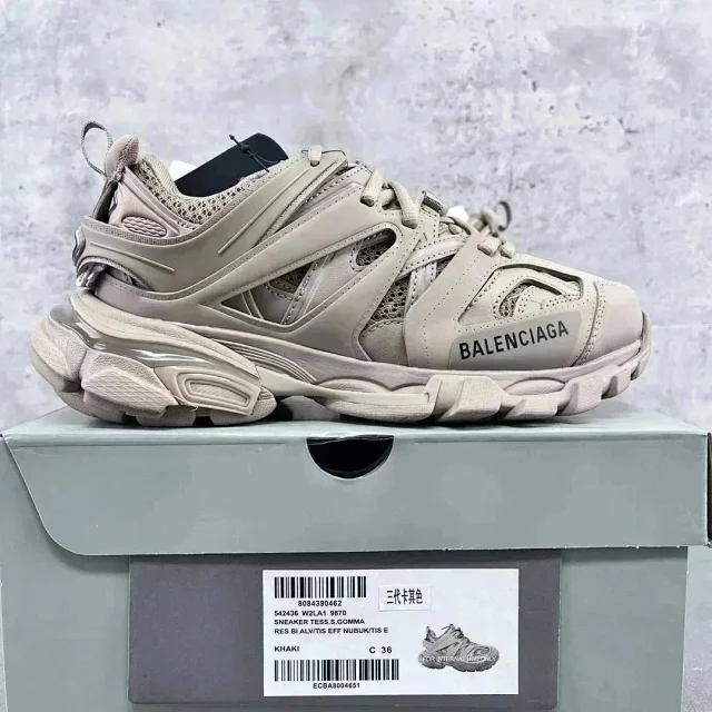 Balenciaga Sneakers Track.3 product detail image 9