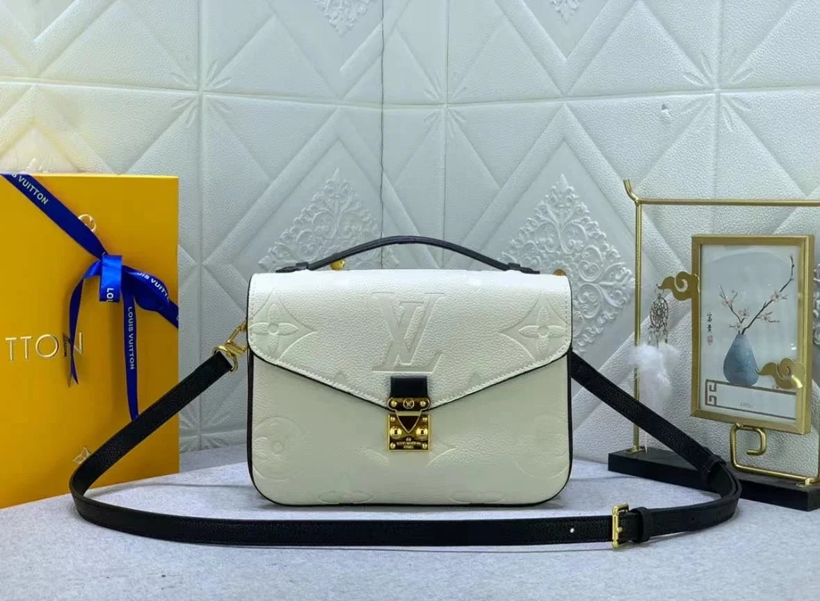 Chanel Shoulder Bags Quilted Flap Chain Bag — white