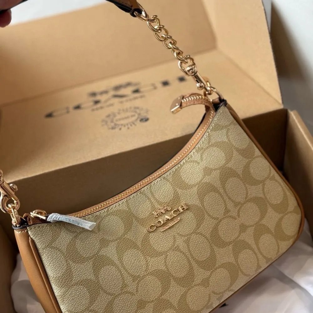 Coach Shoulder Bags Teri 25 chain bag — Milk tea color, airplane box