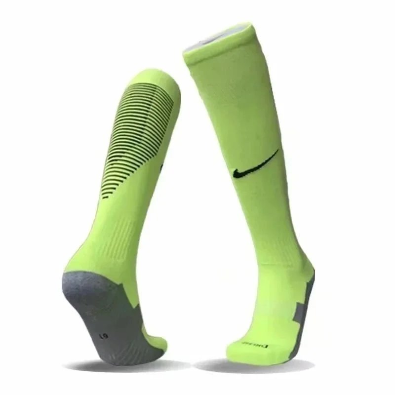 Nike football shoes (low-top and high-top 40+ colors) - 37/40