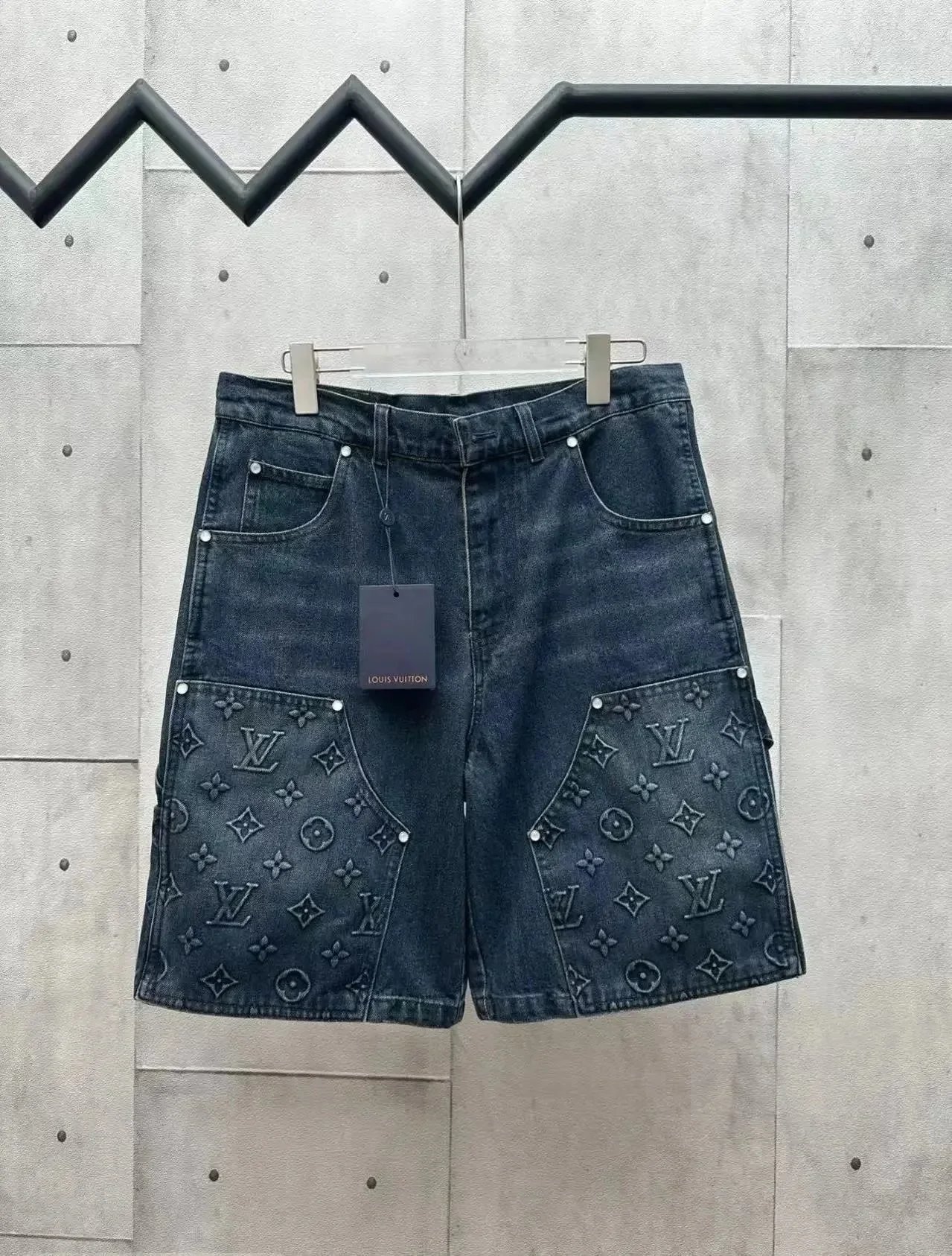 Louis Vuitton Carpenter Pantsshorts - 29/30