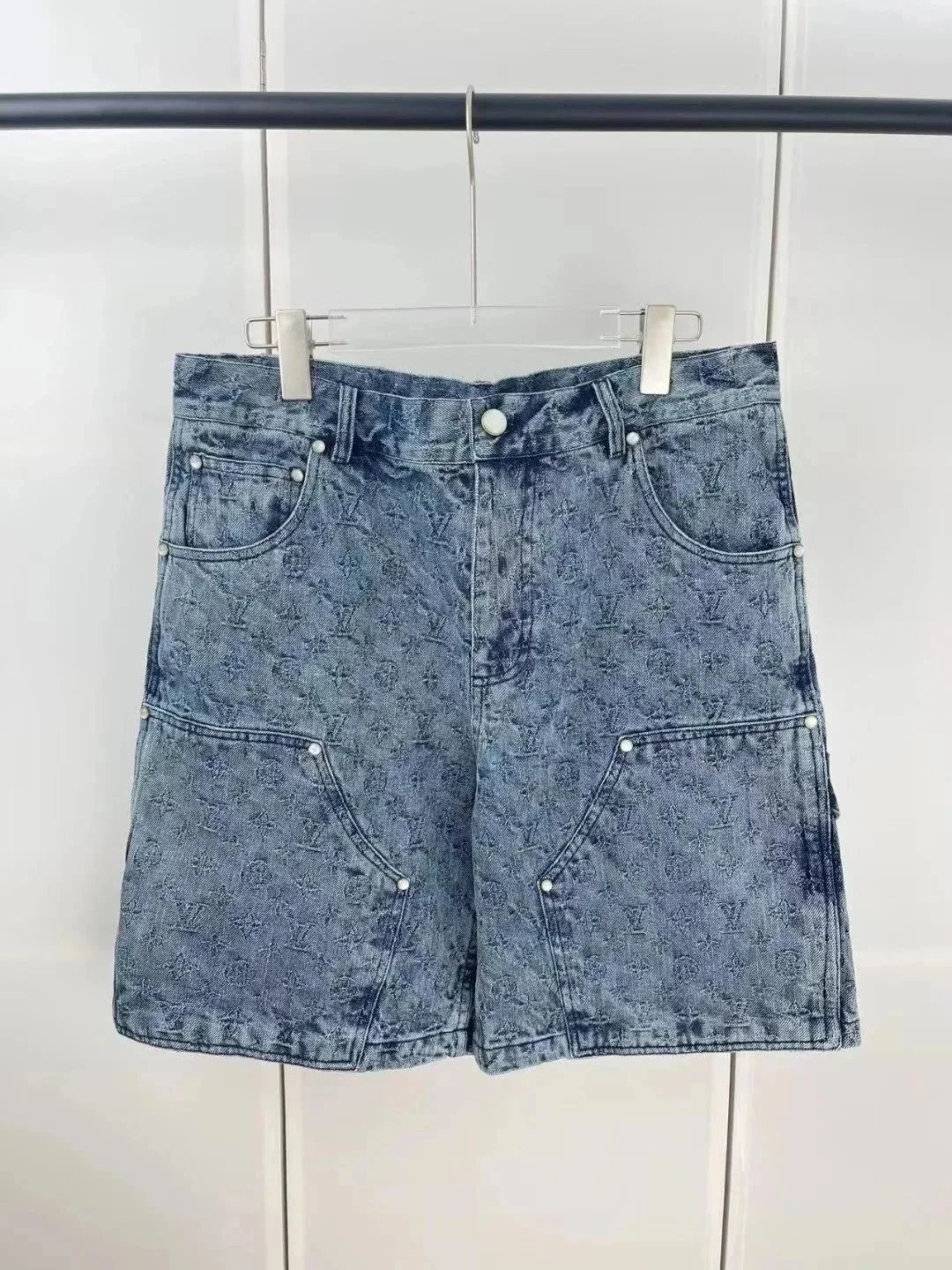 Louis Vuitton Carpenter Pantsshorts - 23/30