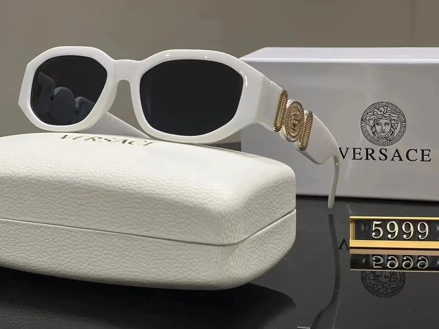 Louis Vuitton Sunglasses - 20/22