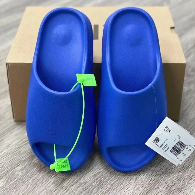 Yeezy slippers - 13/14